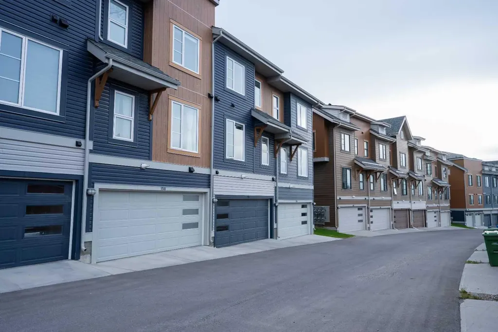 156 Livingston Common NE Calgary AB T3P 1K1