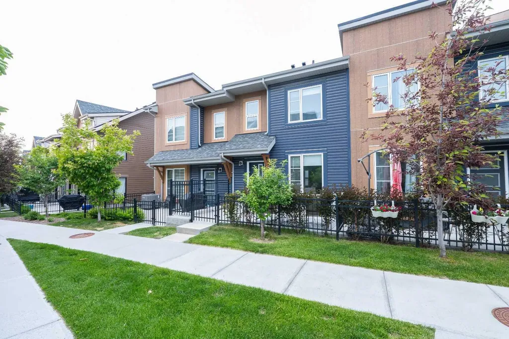 156 Livingston Common NE Calgary AB T3P 1K1