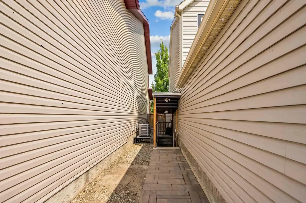 91 Copperstone Gate SE Calgary AB T2Z 4S2