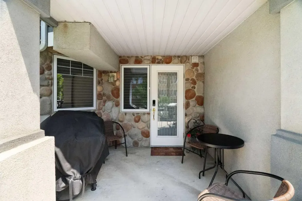 2422 Erlton Street SW Calgary AB T2S 3B6