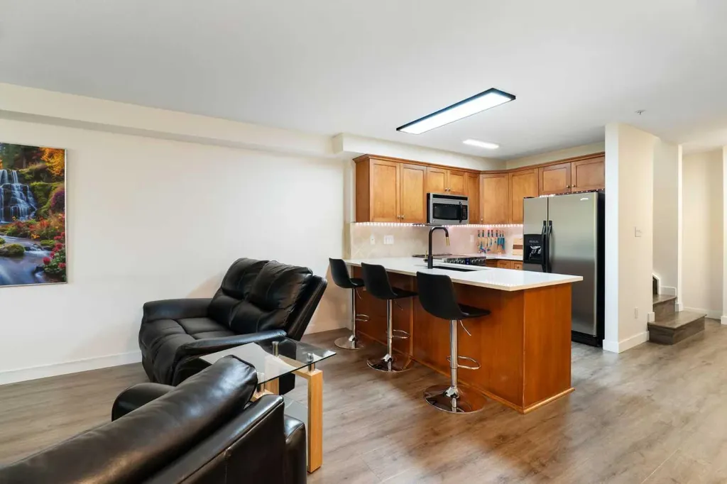 2422 Erlton Street SW Calgary AB T2S 3B6