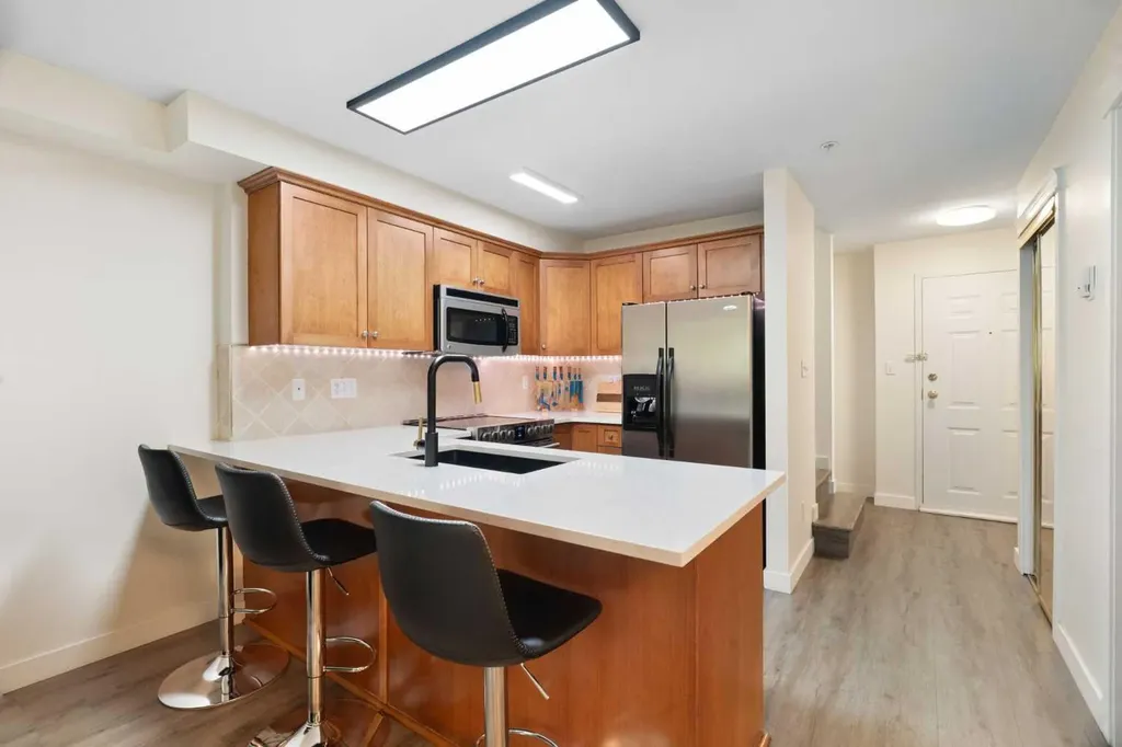 2422 Erlton Street SW Calgary AB T2S 3B6