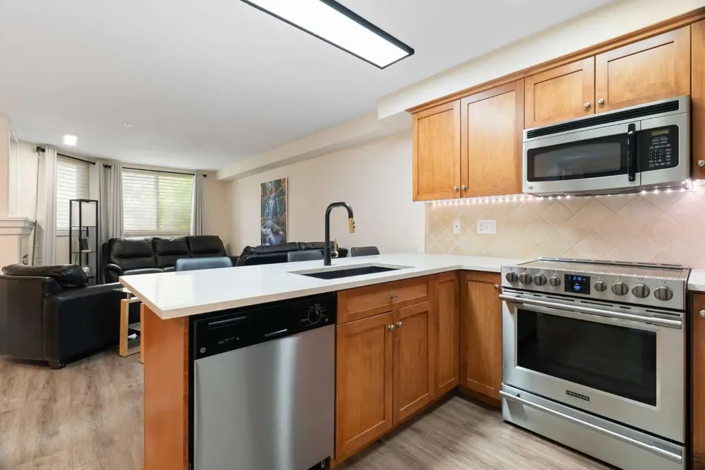 2422 Erlton Street SW Calgary AB T2S 3B6