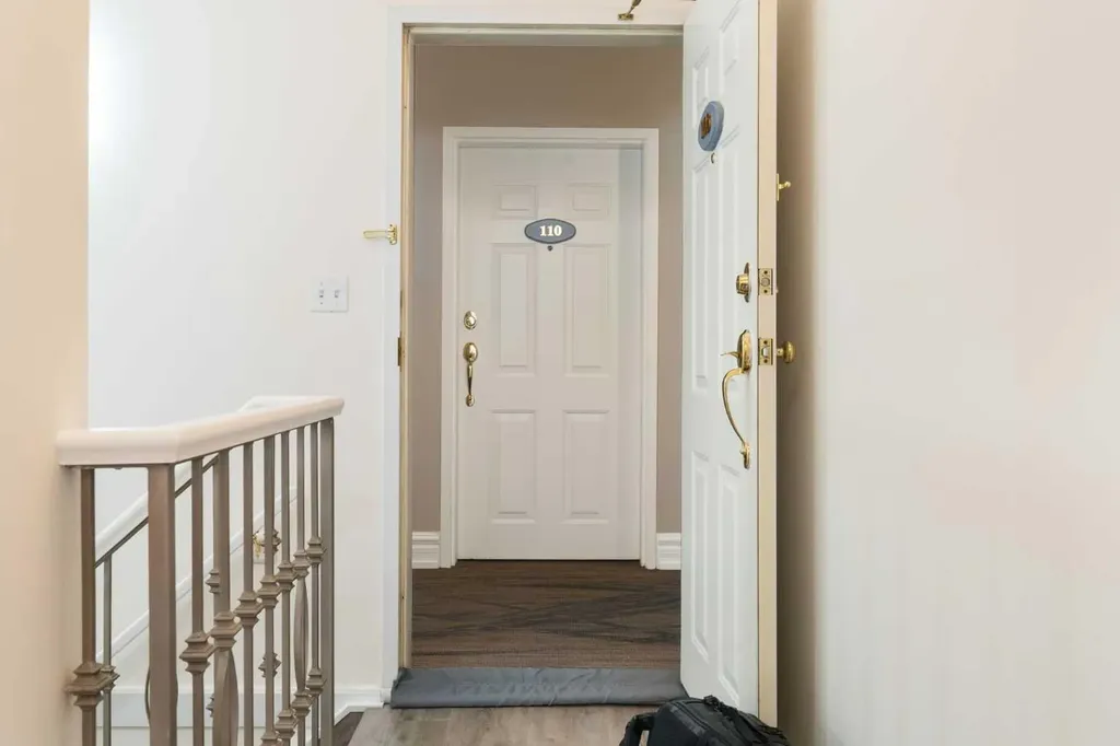 2422 Erlton Street SW Calgary AB T2S 3B6