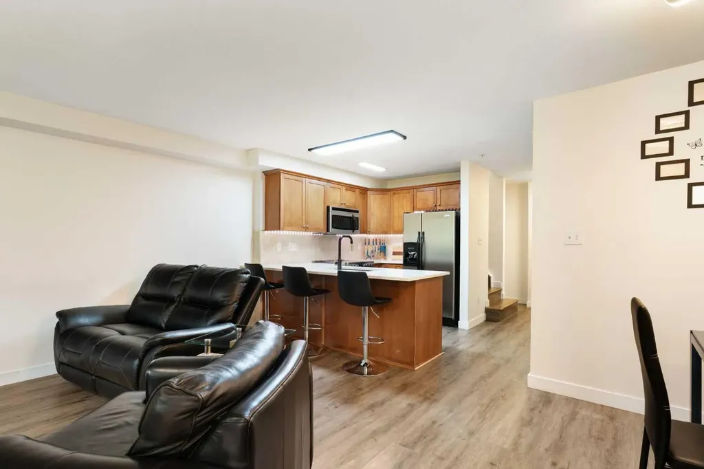 2422 Erlton Street SW Calgary AB T2S 3B6