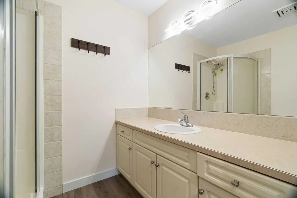2422 Erlton Street SW Calgary AB T2S 3B6
