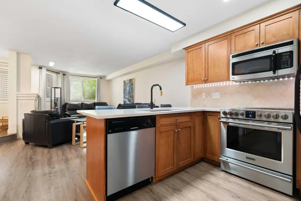 2422 Erlton Street SW Calgary AB T2S 3B6
