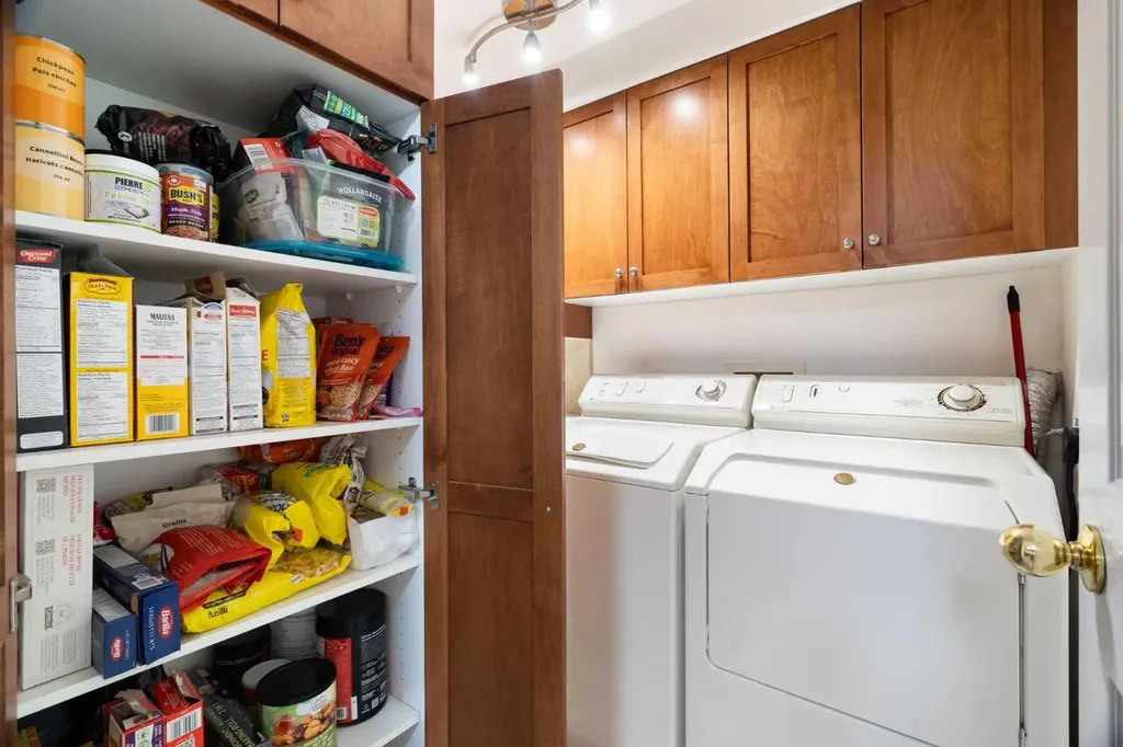 2422 Erlton Street SW Calgary AB T2S 3B6