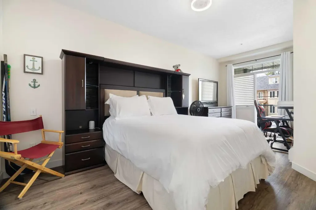 2422 Erlton Street SW Calgary AB T2S 3B6
