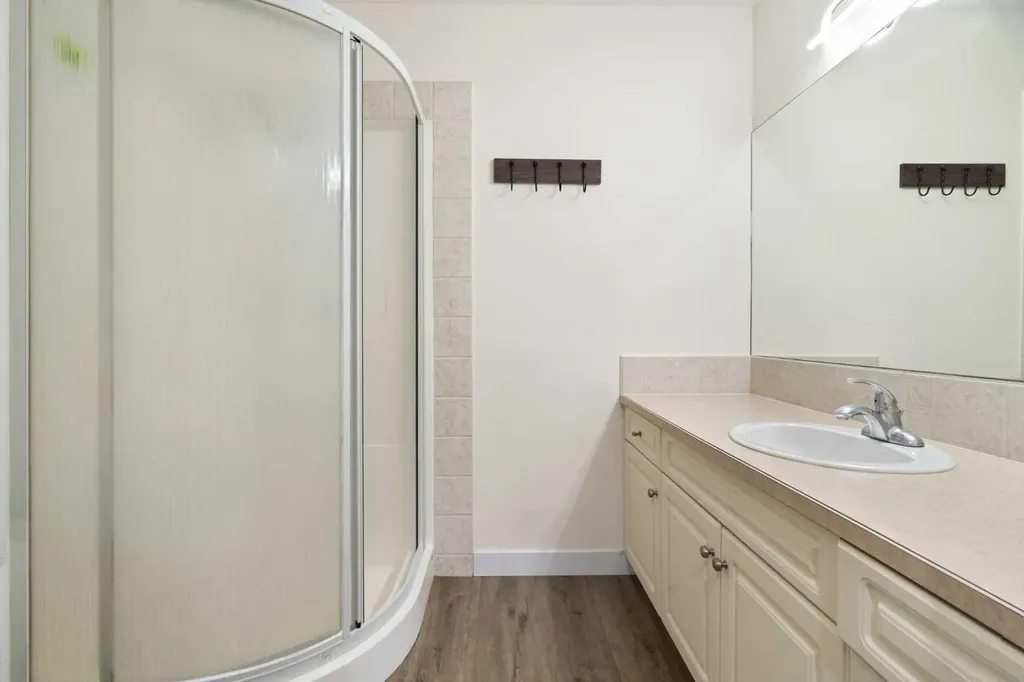 2422 Erlton Street SW Calgary AB T2S 3B6