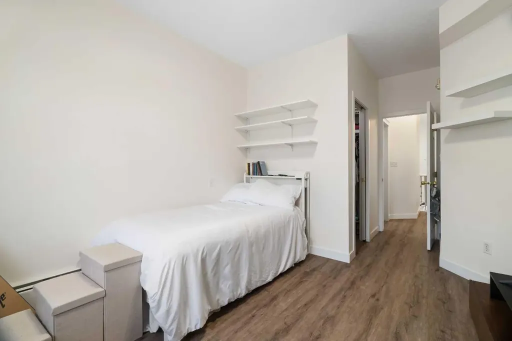 2422 Erlton Street SW Calgary AB T2S 3B6