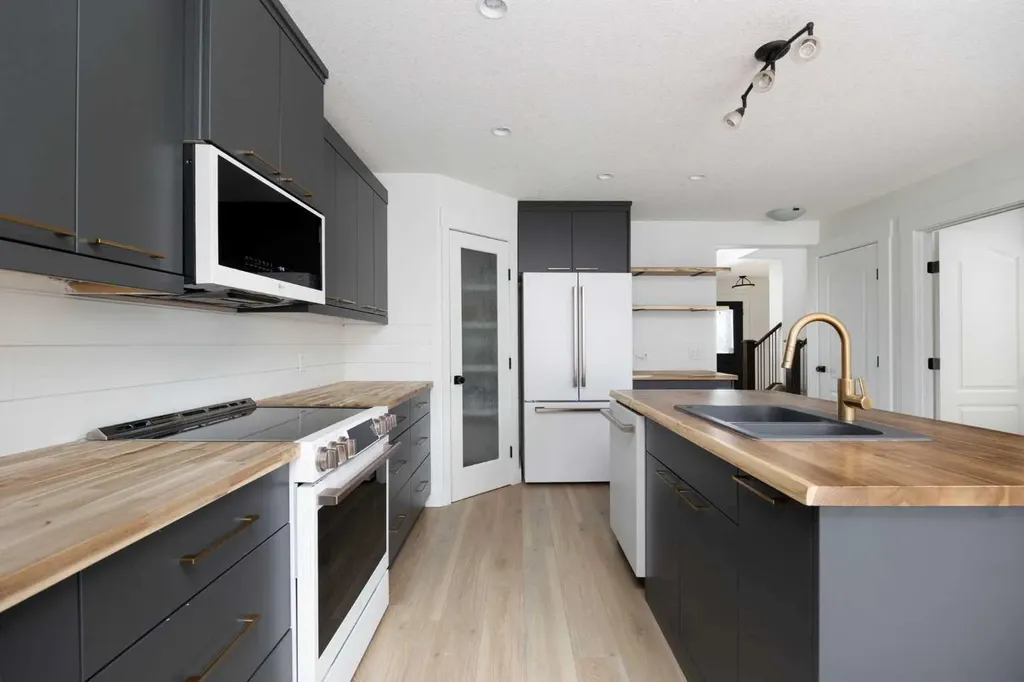 189 Walnut Crescent Fort Mcmurray AB T9K 0N4
