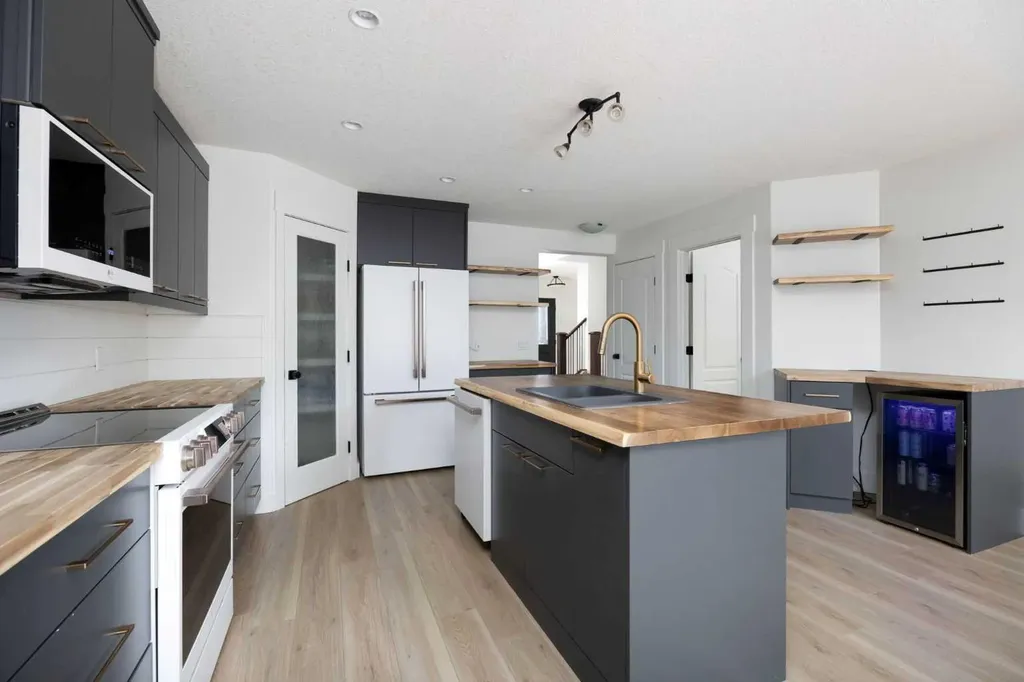 189 Walnut Crescent Fort Mcmurray AB T9K 0N4