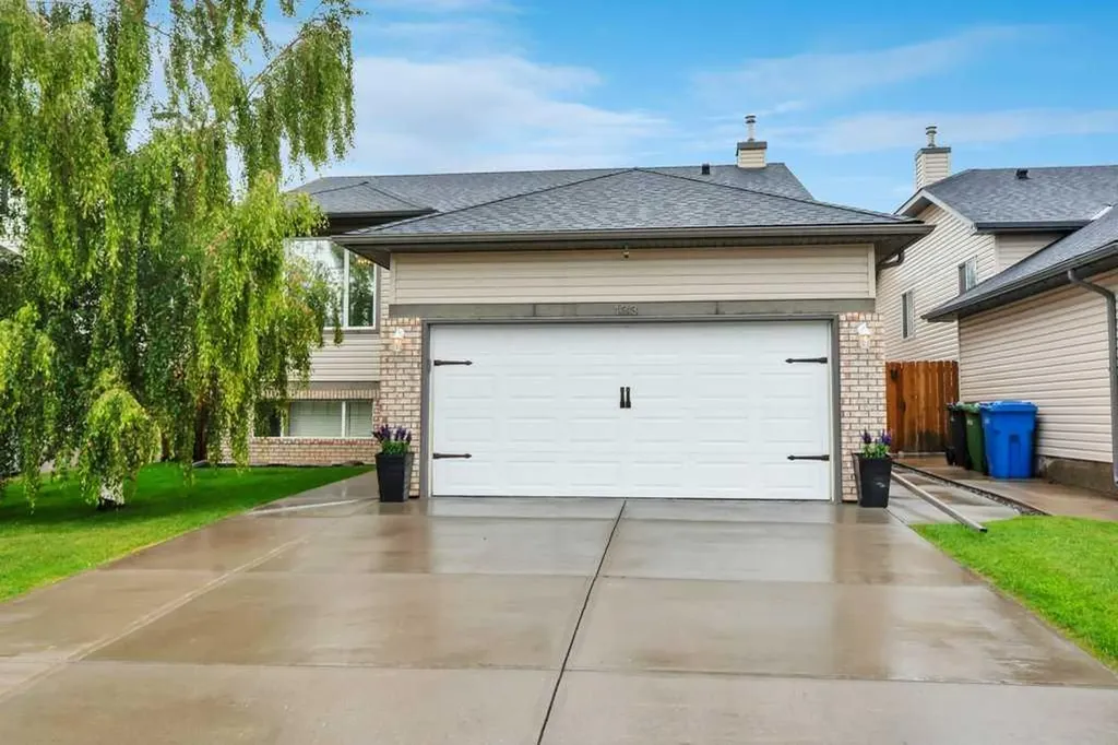 133 Oakmere Point Chestermere AB T1X 1M8