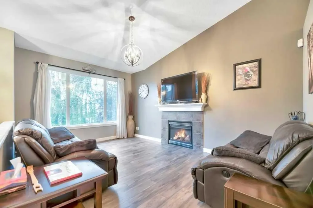 133 Oakmere Point Chestermere AB T1X 1M8