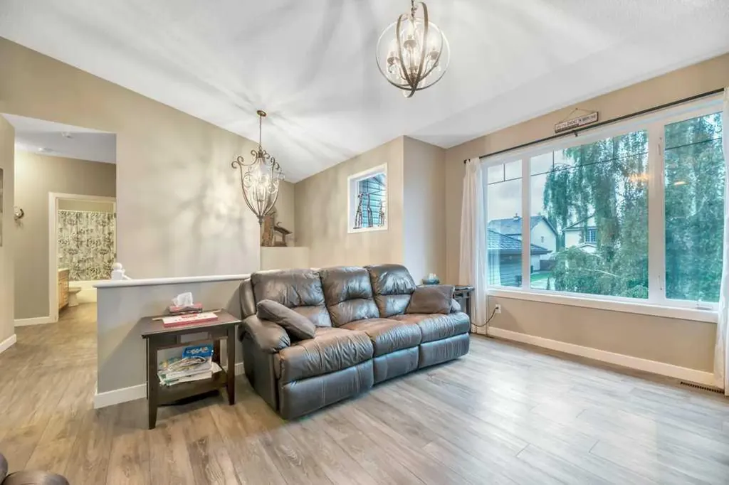 133 Oakmere Point Chestermere AB T1X 1M8