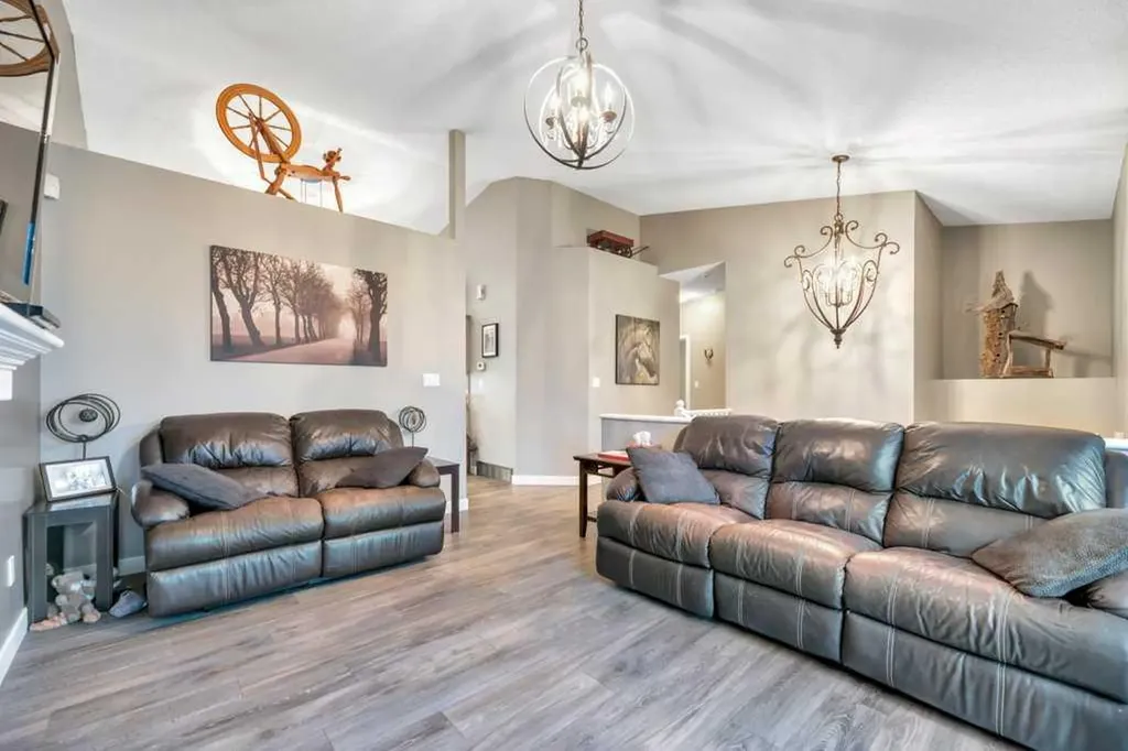133 Oakmere Point Chestermere AB T1X 1M8