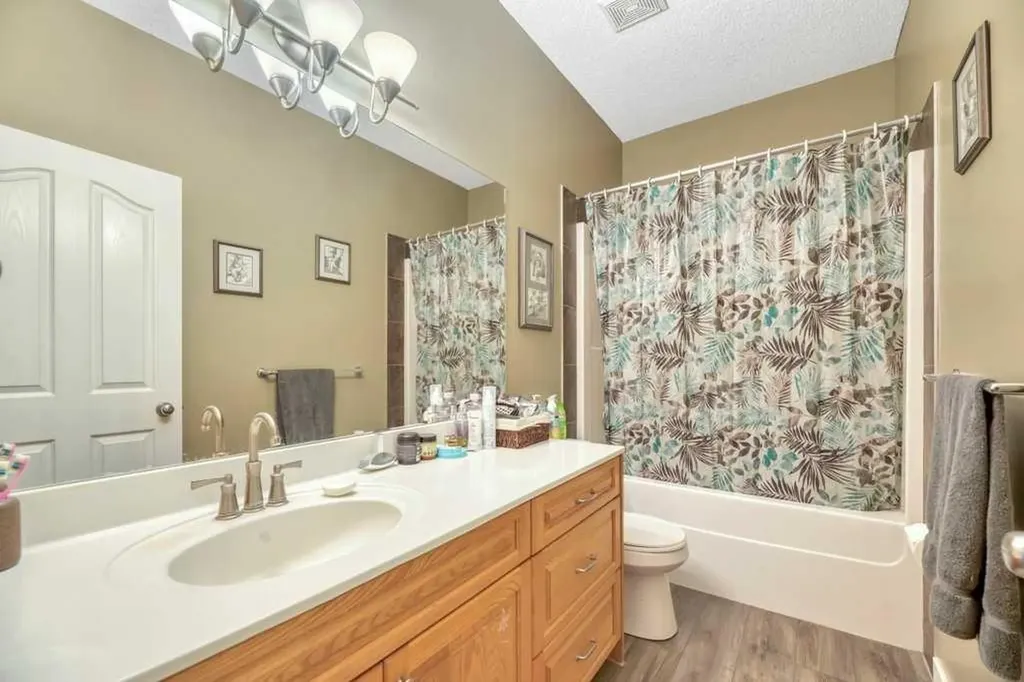 133 Oakmere Point Chestermere AB T1X 1M8