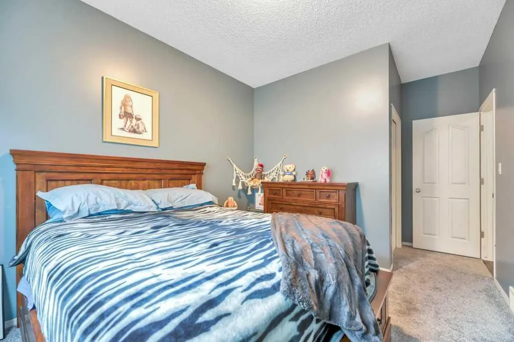 133 Oakmere Point Chestermere AB T1X 1M8