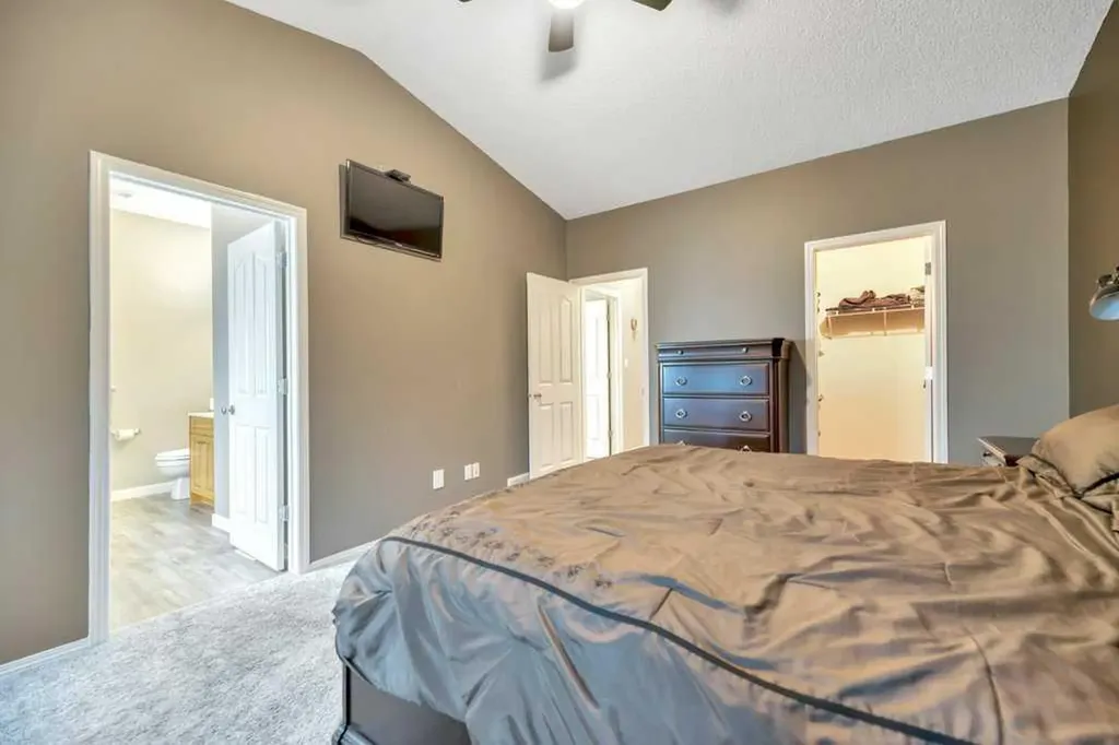 133 Oakmere Point Chestermere AB T1X 1M8