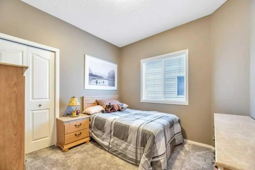 133 Oakmere Point Chestermere AB T1X 1M8