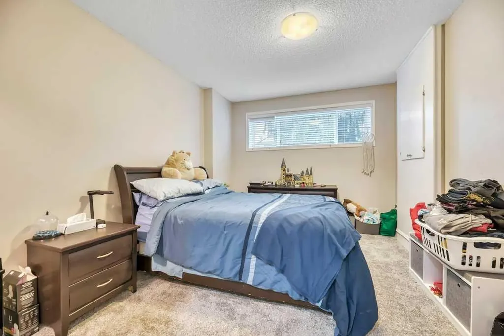 133 Oakmere Point Chestermere AB T1X 1M8