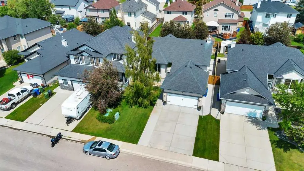 133 Oakmere Point Chestermere AB T1X 1M8