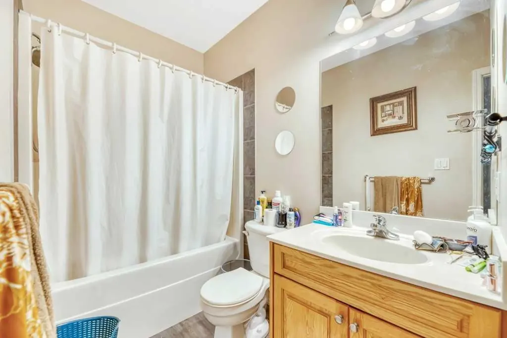 133 Oakmere Point Chestermere AB T1X 1M8