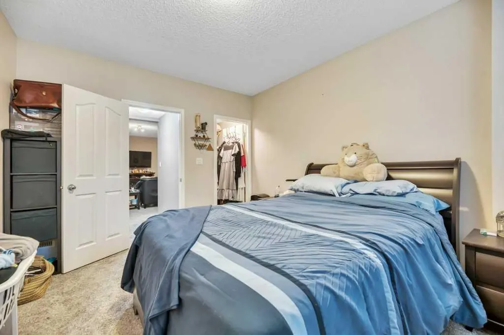 133 Oakmere Point Chestermere AB T1X 1M8