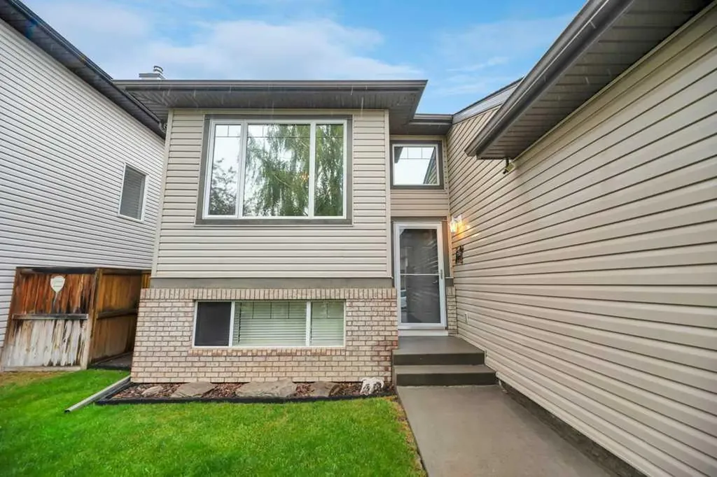 133 Oakmere Point Chestermere AB T1X 1M8