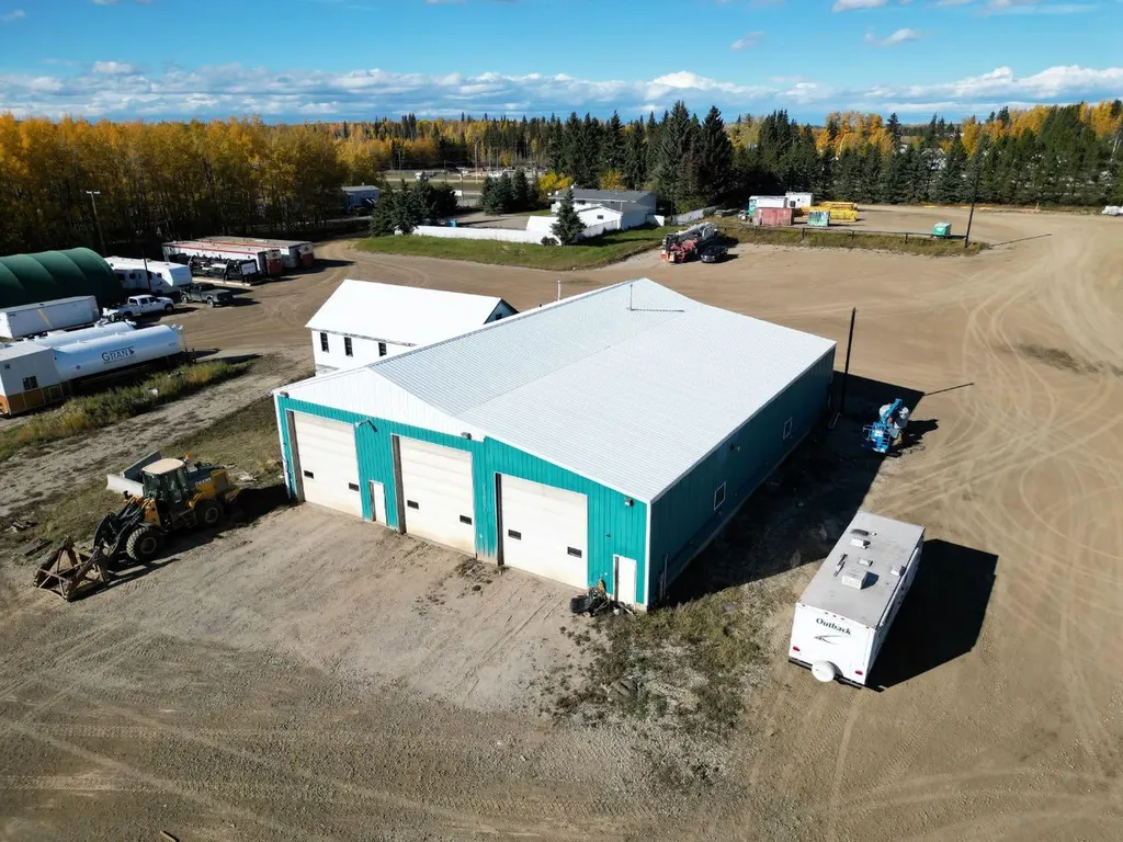 7086 1a Avenue Edson AB T7E 1V4