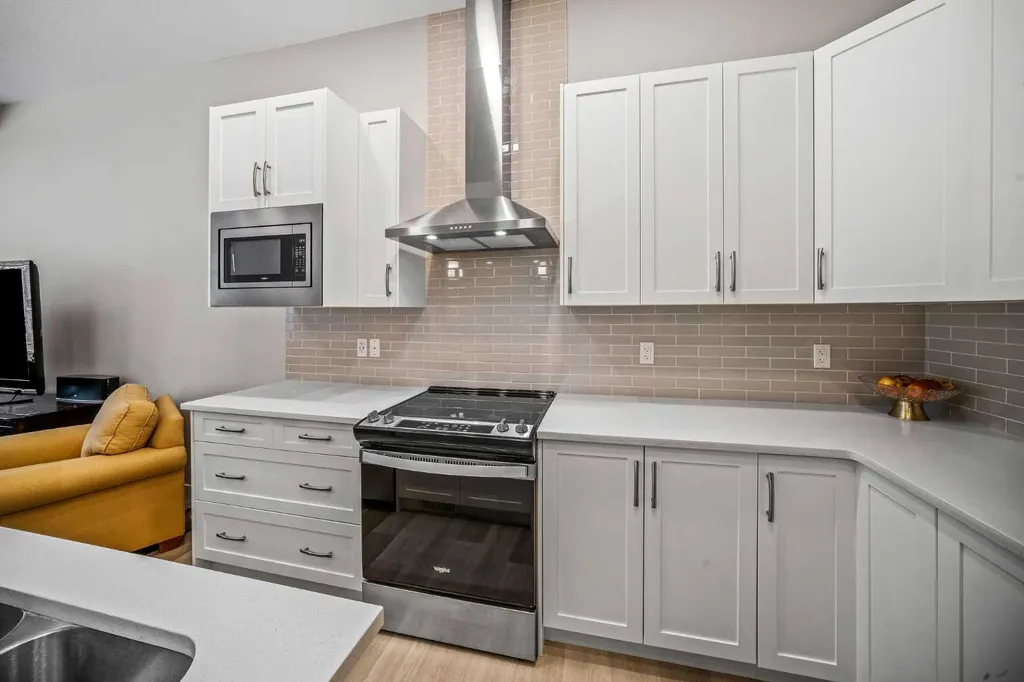 210 Crestbrook Common SW Calgary AB T3B6L1