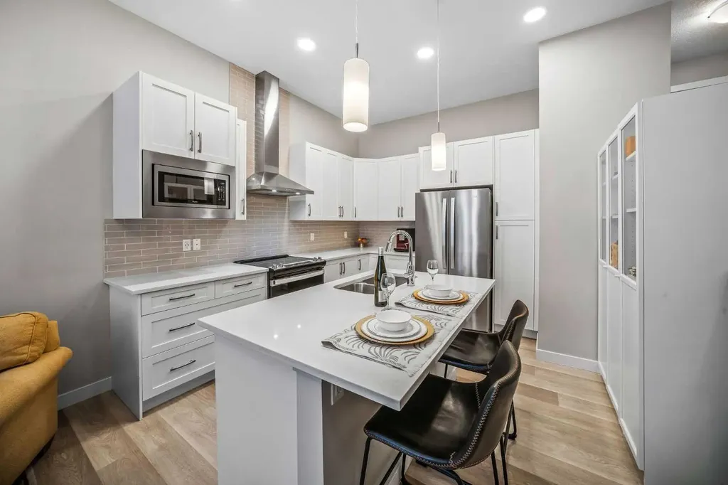 210 Crestbrook Common SW Calgary AB T3B6L1