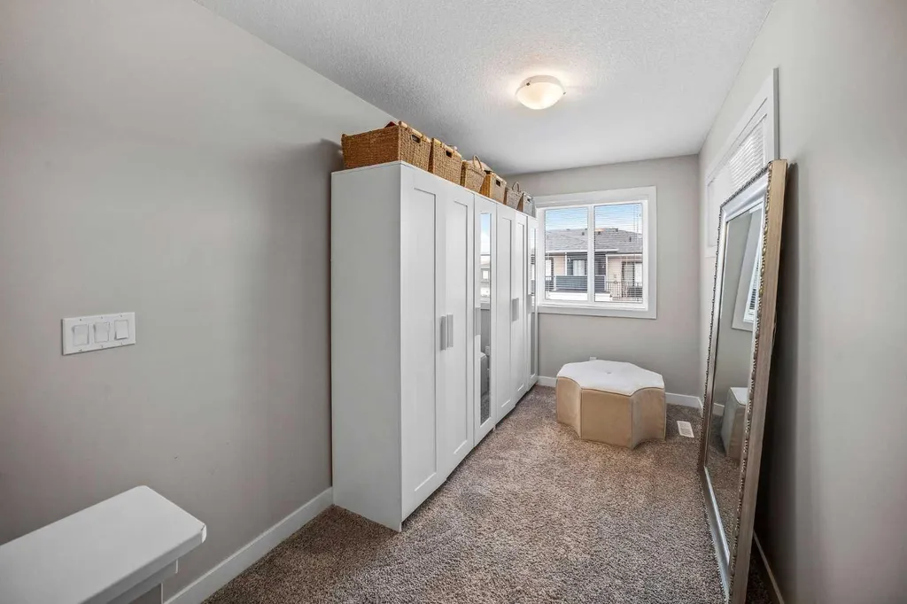 210 Crestbrook Common SW Calgary AB T3B6L1