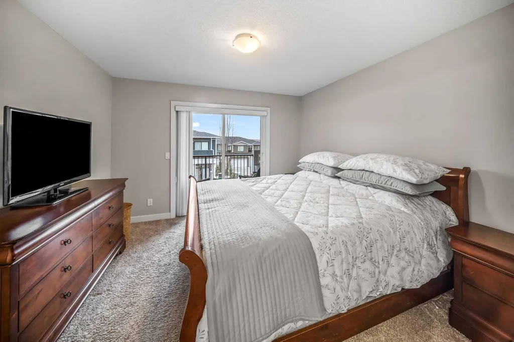 210 Crestbrook Common SW Calgary AB T3B6L1
