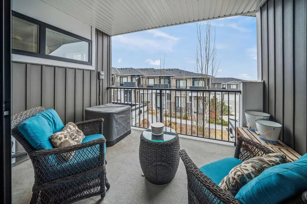 210 Crestbrook Common SW Calgary AB T3B6L1