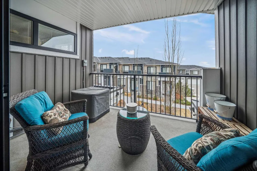 210 Crestbrook Common SW Calgary AB T3B6L1