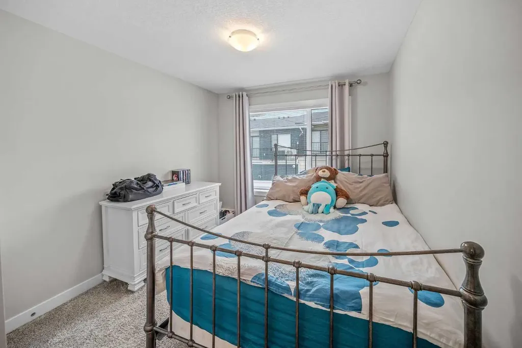 210 Crestbrook Common SW Calgary AB T3B6L1