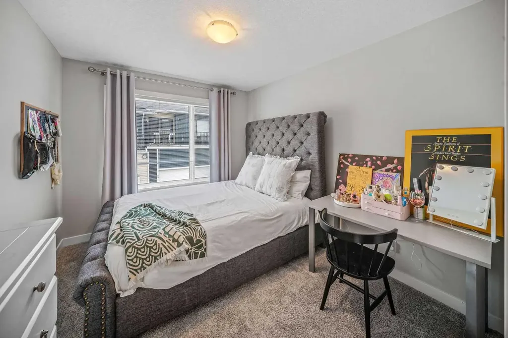 210 Crestbrook Common SW Calgary AB T3B6L1