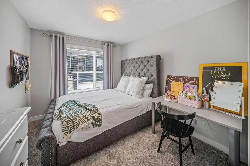 210 Crestbrook Common SW Calgary AB T3B6L1