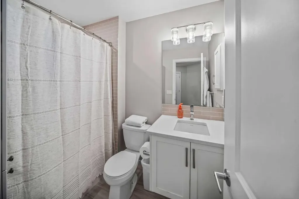 210 Crestbrook Common SW Calgary AB T3B6L1