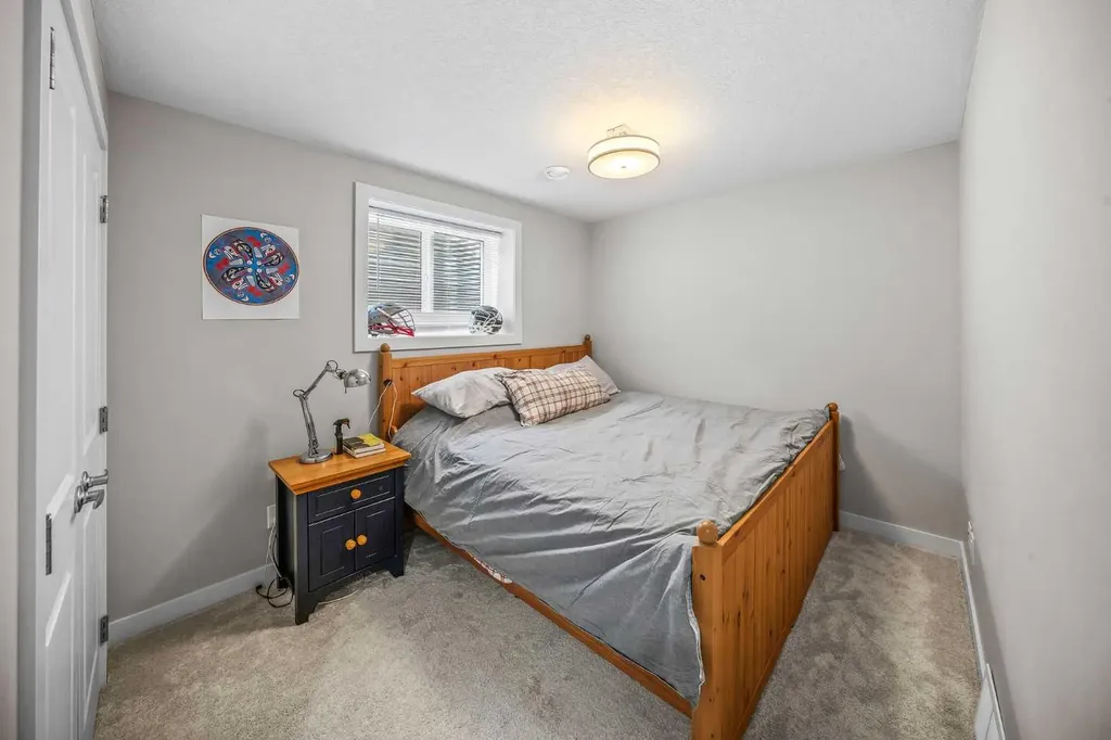 210 Crestbrook Common SW Calgary AB T3B6L1