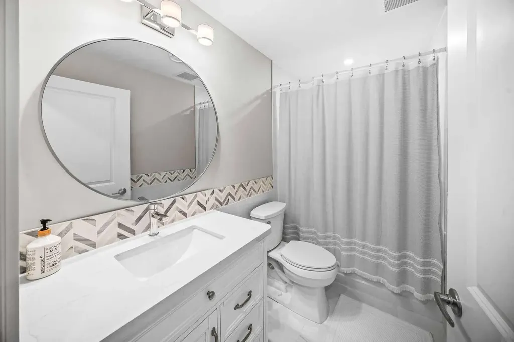 210 Crestbrook Common SW Calgary AB T3B6L1
