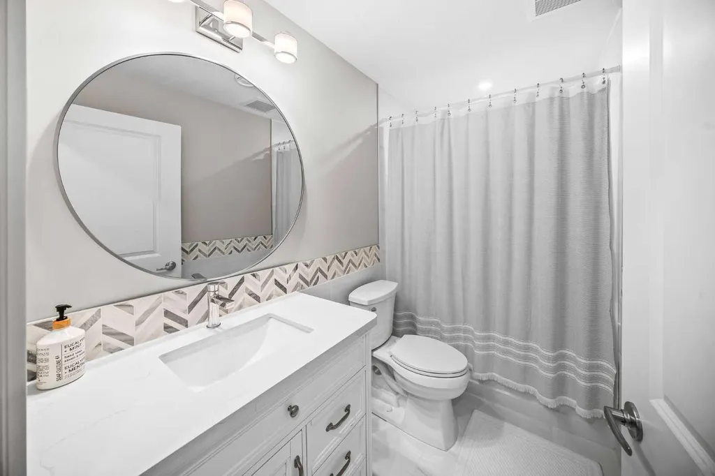 210 Crestbrook Common SW Calgary AB T3B6L1