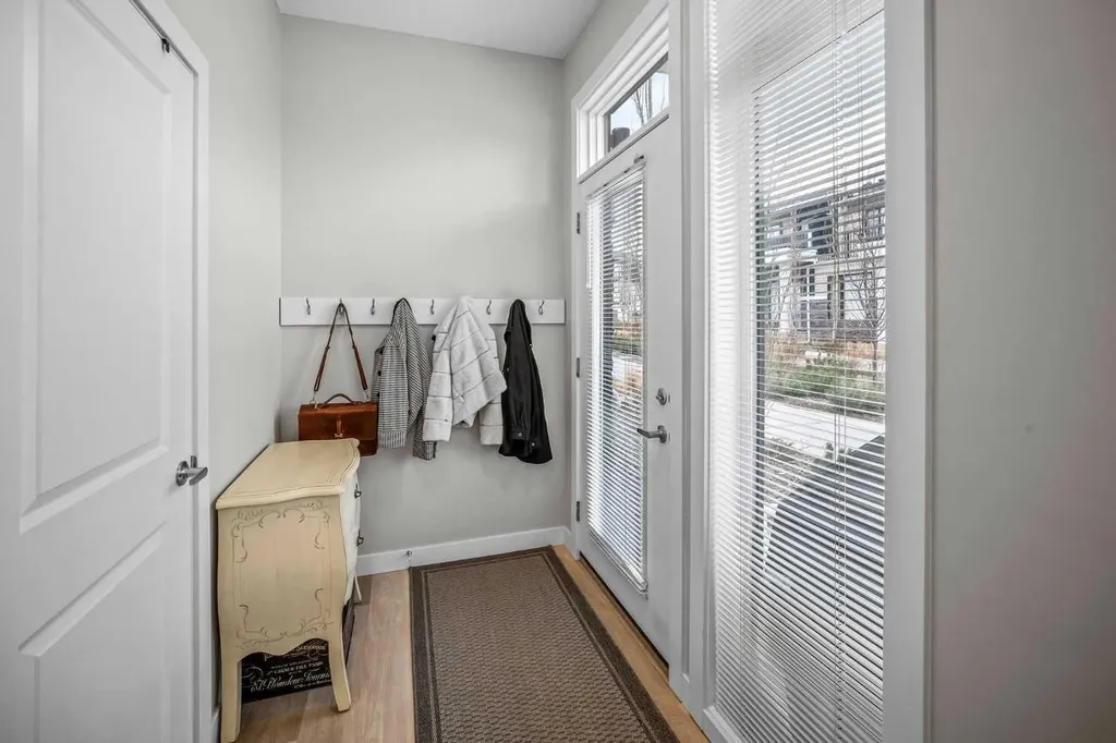 210 Crestbrook Common SW Calgary AB T3B6L1