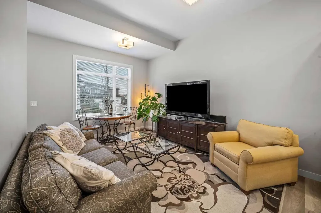 210 Crestbrook Common SW Calgary AB T3B6L1