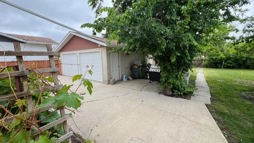 303 Nill Place Hanna AB T0J 1P0