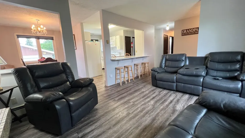303 Nill Place Hanna AB T0J 1P0