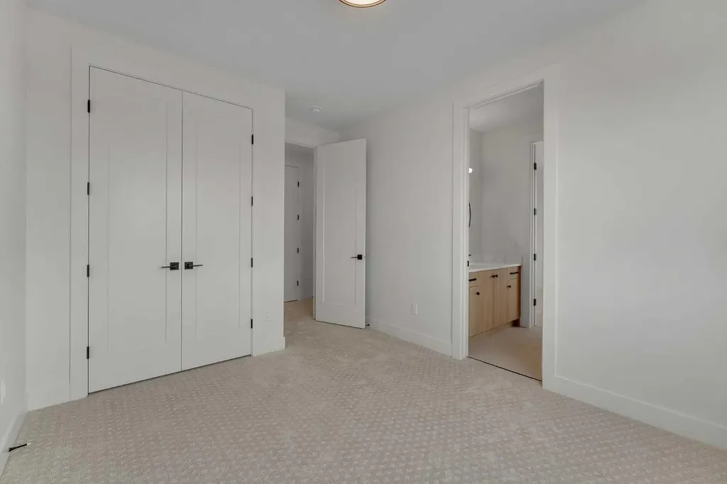 99 South Shore Road Chestermere AB T1X 3G2