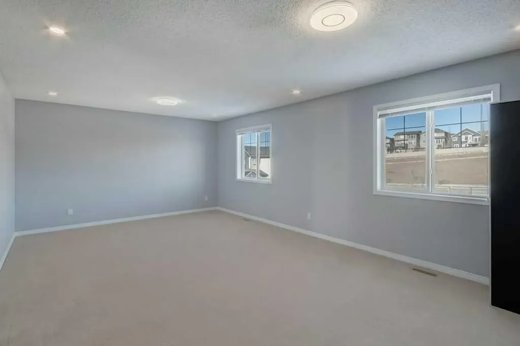 169 Evanscreek Court NW Calgary AB T3P1H4
